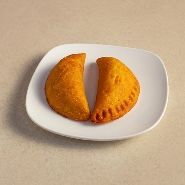 Empanada de Carne con Papas (Beef and Potato Empanada).